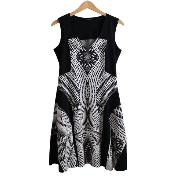 Le Lis Blanc Abstract Print Swing Dress - Picture 2 of 16